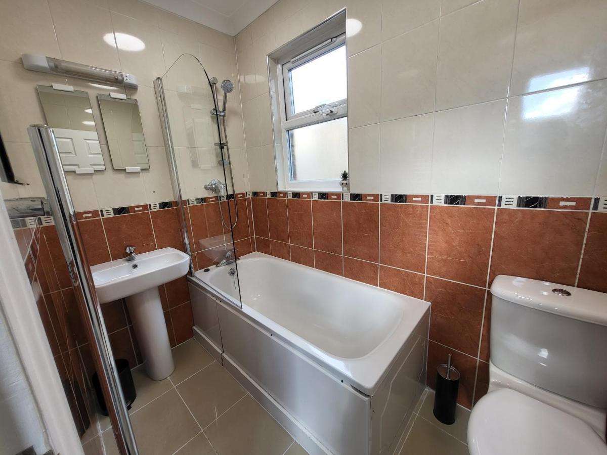 Tooting Bec Central Apartment By London Tube Exterior photo